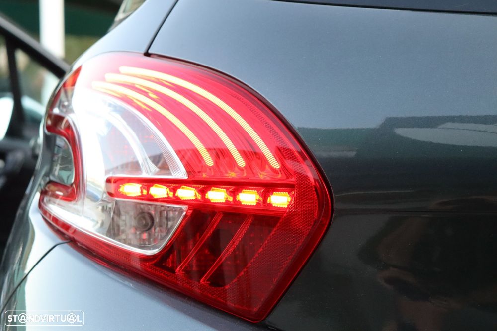 Peugeot 208 1.2 VTi SE Style - 13