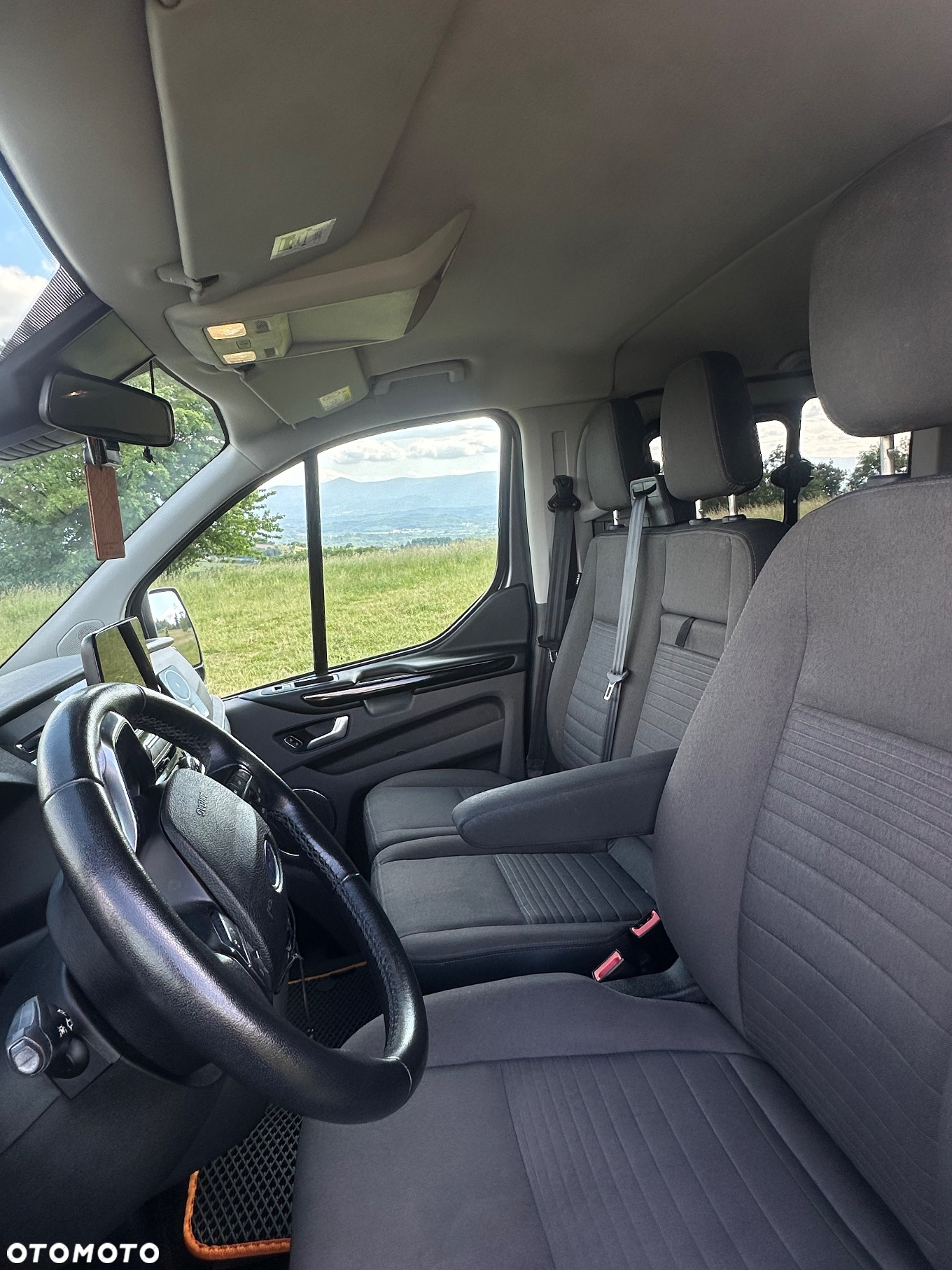 Ford Tourneo Custom - 2