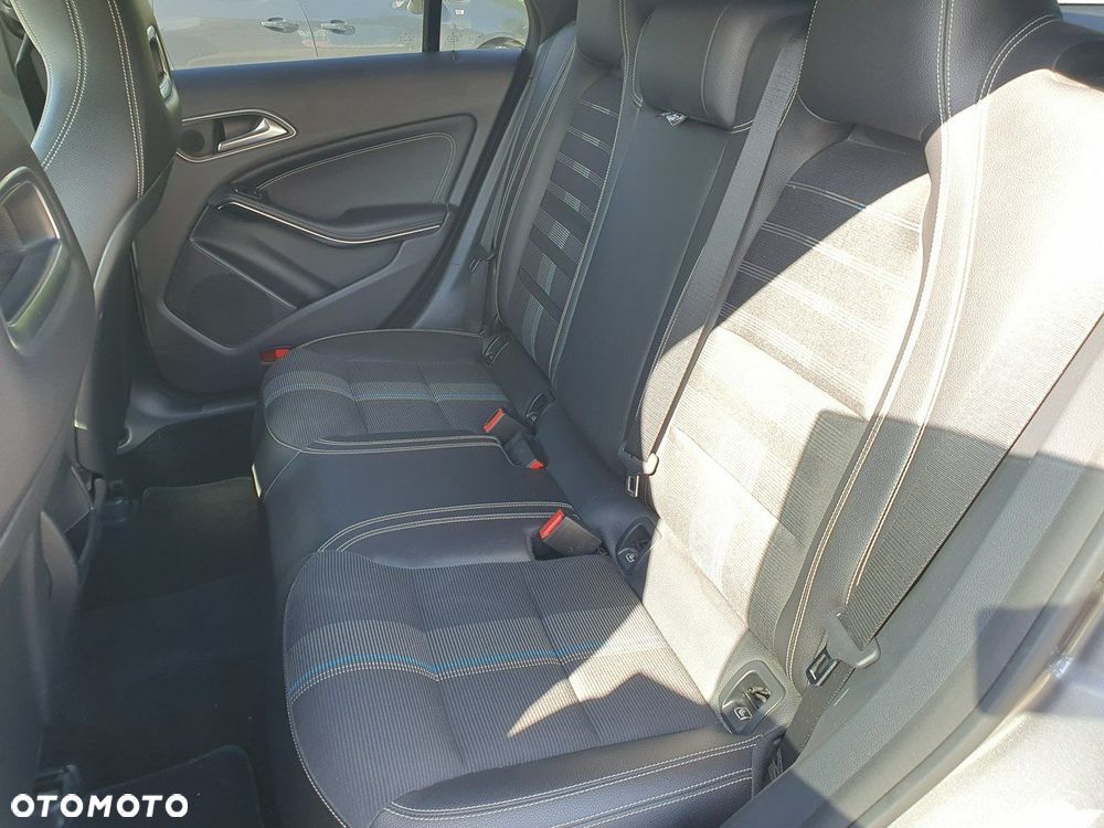 Mercedes-Benz CLA - 13