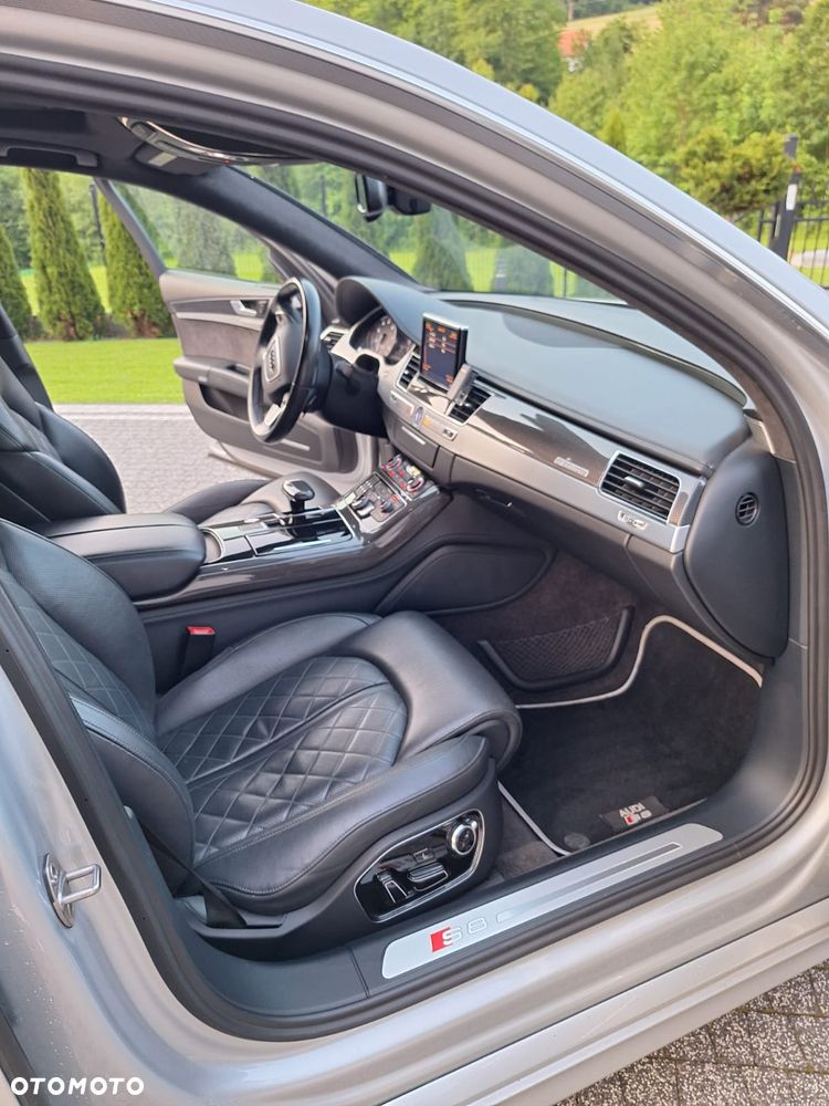 Audi S8 - 8