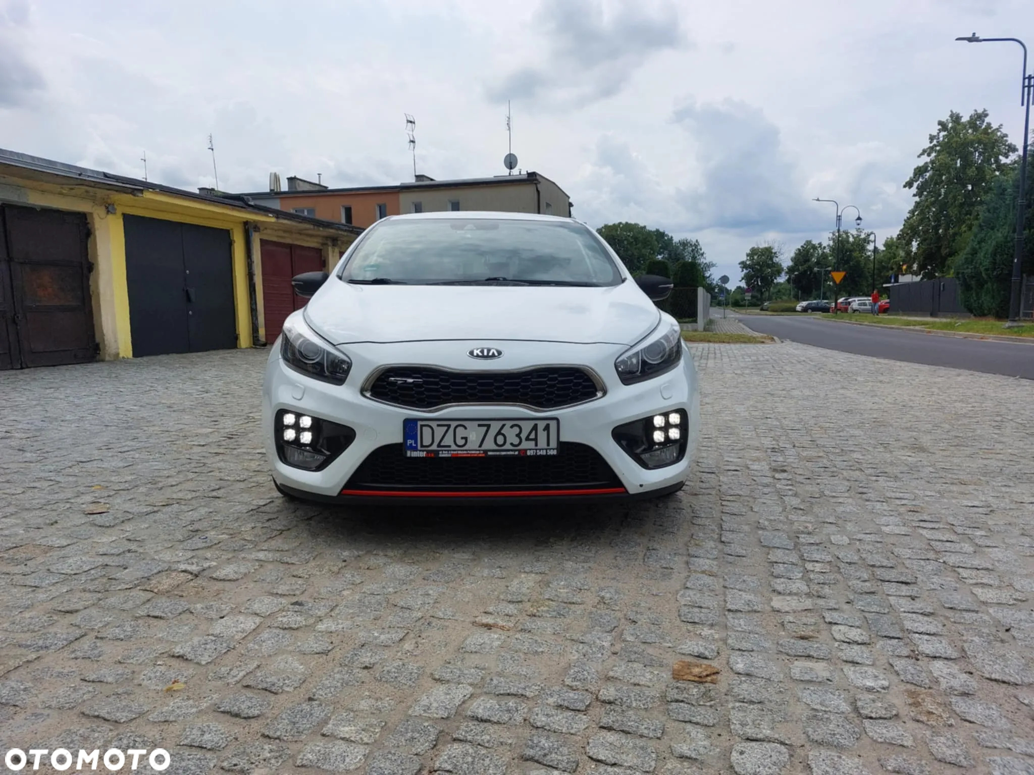 Kia Ceed - 11
