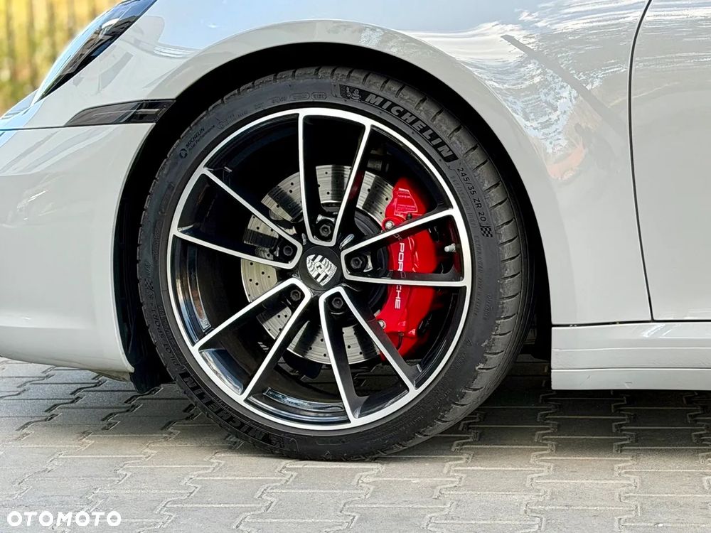 Porsche 911 Carrera 4S - 23