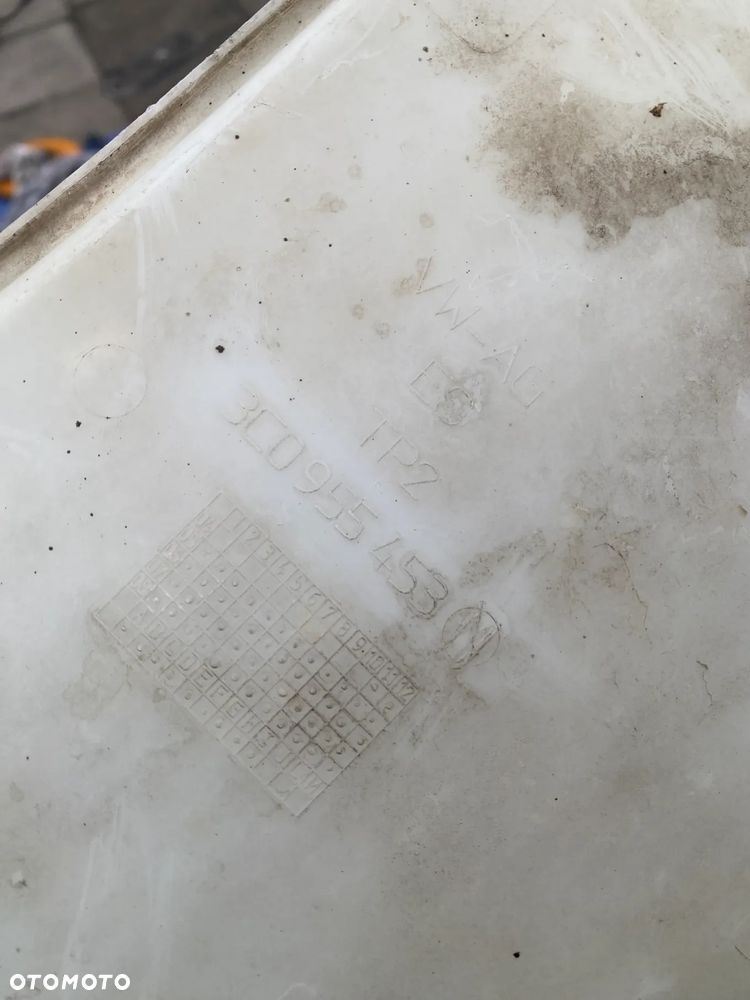 ZBIORNICZEK ZBIORNIK SPRYSKIWACZY POMPKA POD XENON KOMPLETNY  PASSAT B6  3C0955453M - 4