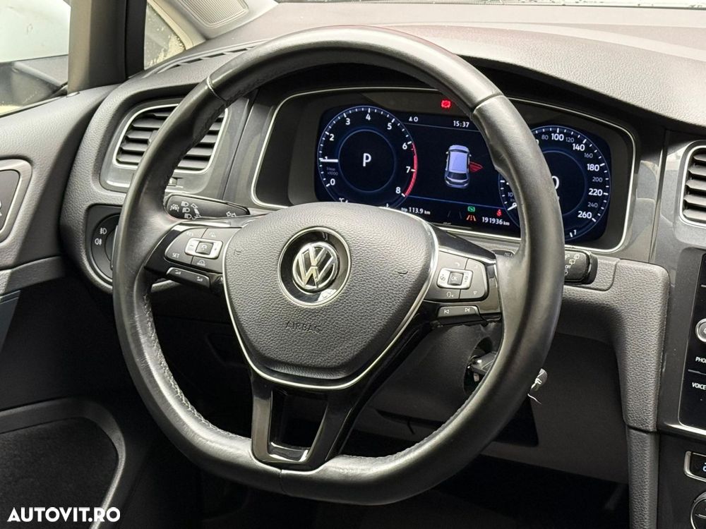 Volkswagen Golf - 10