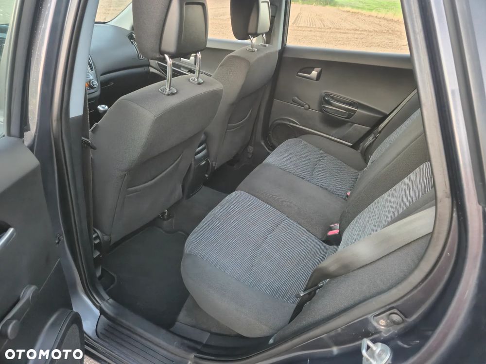 Kia Ceed - 14