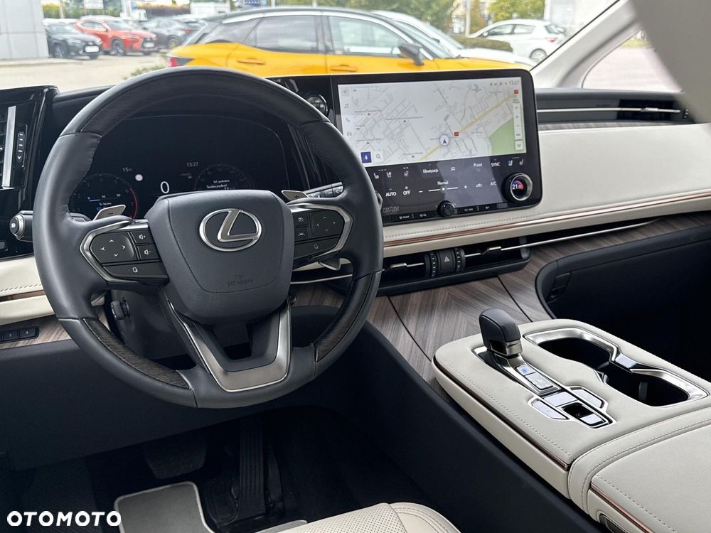 Lexus LM - 20
