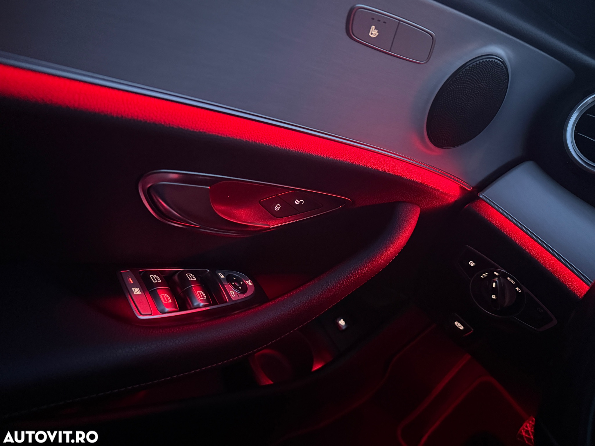 Mercedes-Benz E 300 de 4Matic 9G-TRONIC Night Edition - 39