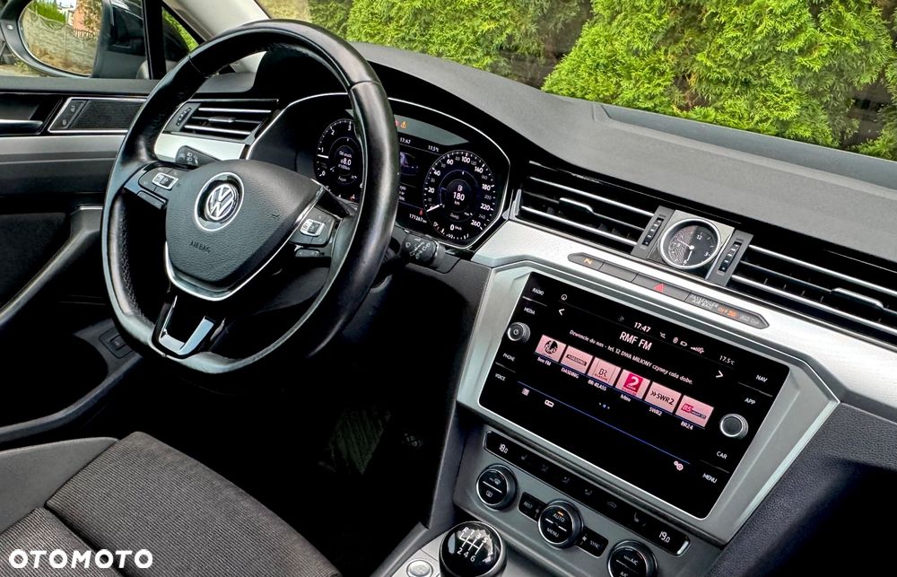 Volkswagen Passat 2.0 TDI (BlueMotion Technology) Comfortline - 14