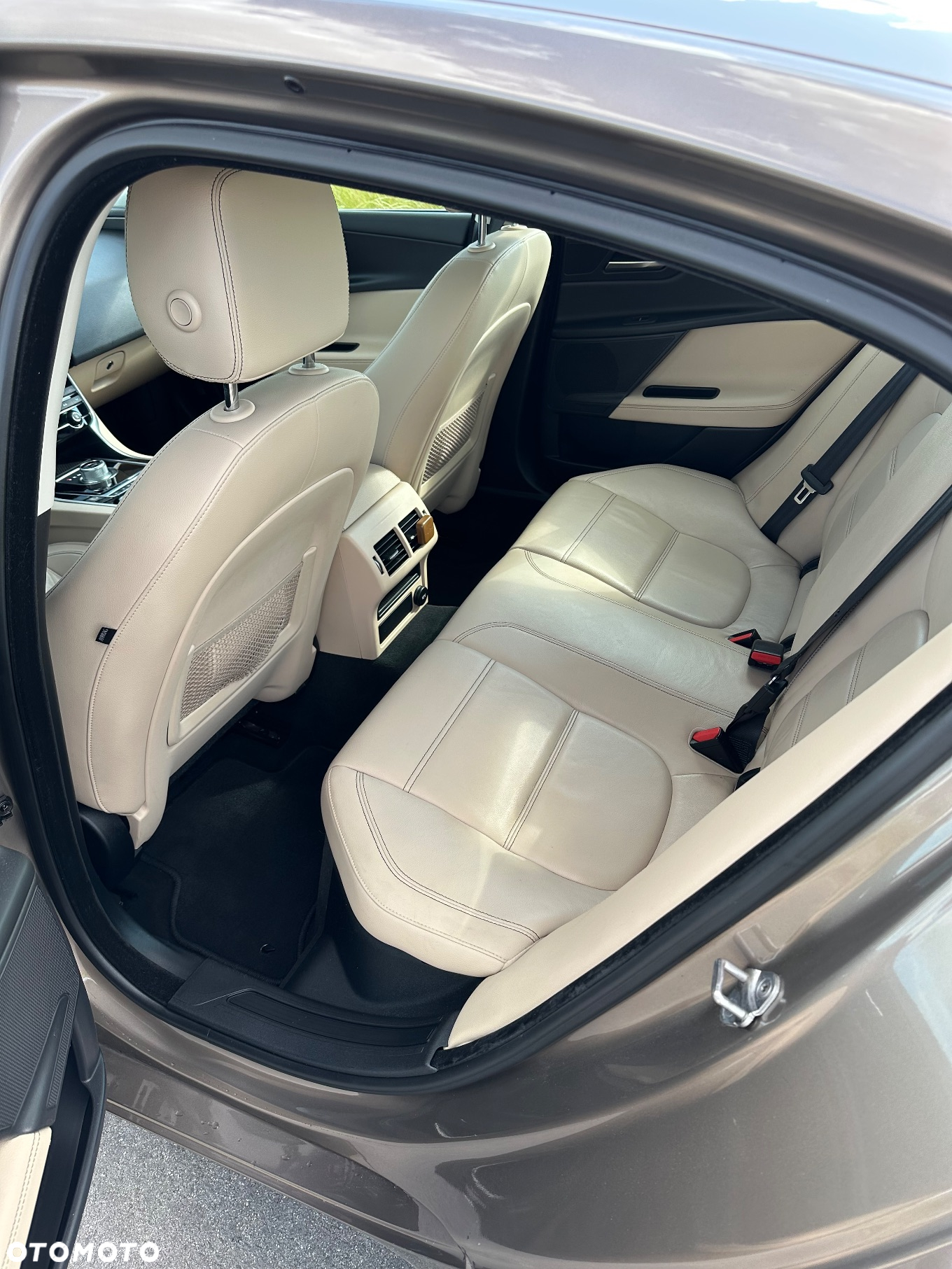 Jaguar XE 2.0 D Prestige - 12