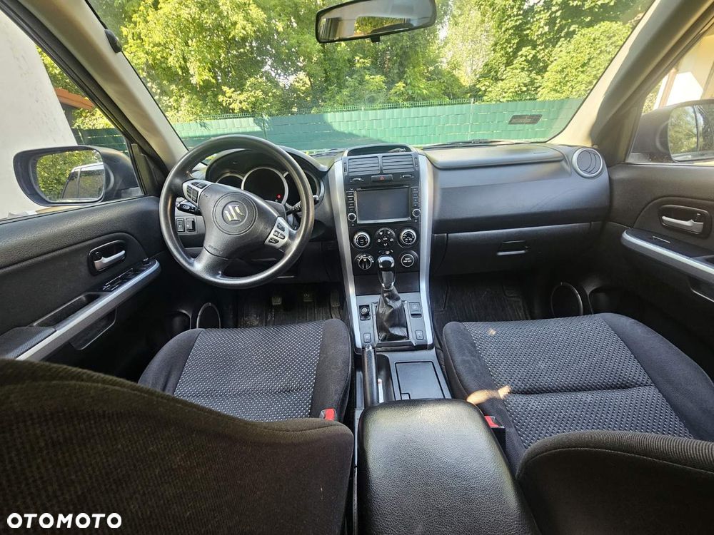 Suzuki Grand Vitara 2.0 - 7