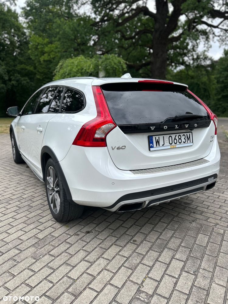 Volvo V60 Cross Country T5 AWD Momentum - 4