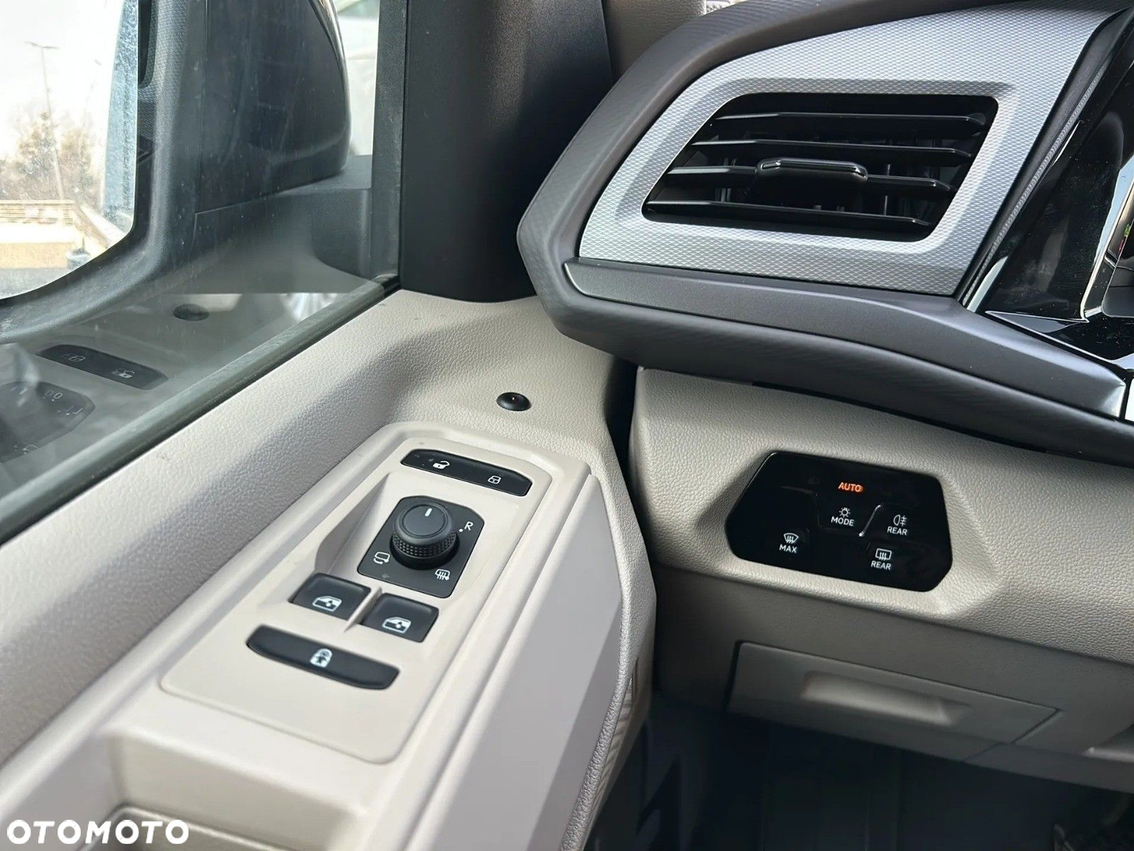 Volkswagen Multivan 2.0 TDI L2 Family DSG - 25