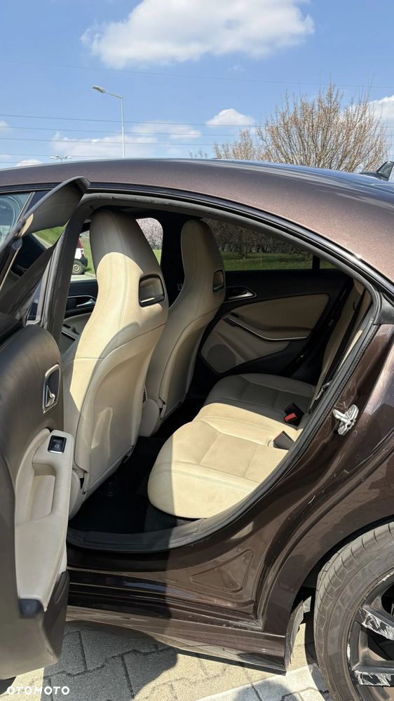 Mercedes-Benz CLA 250 7G-DCT Urban - 14