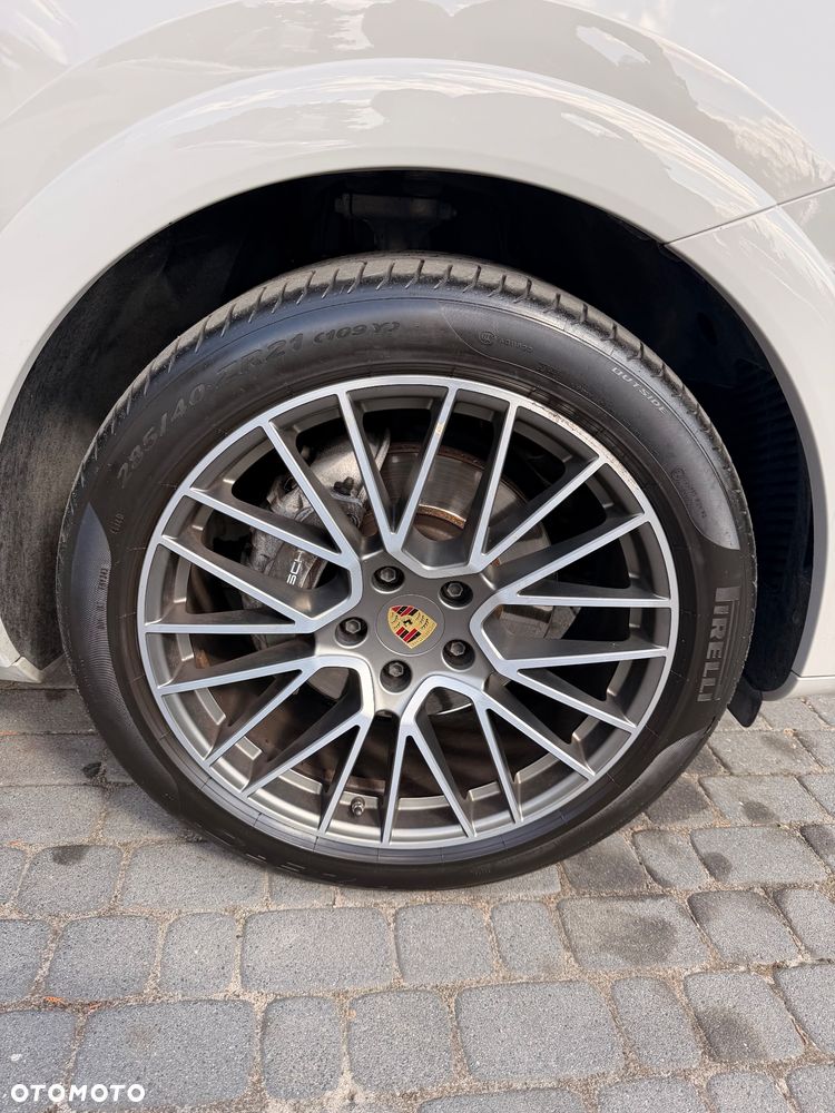 Porsche Cayenne E-Hybrid Platinum Edition - 36