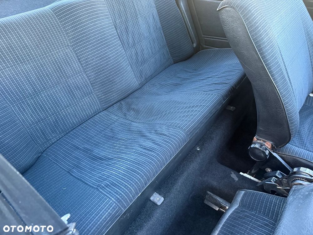 Volkswagen Golf 1.1 L - 9