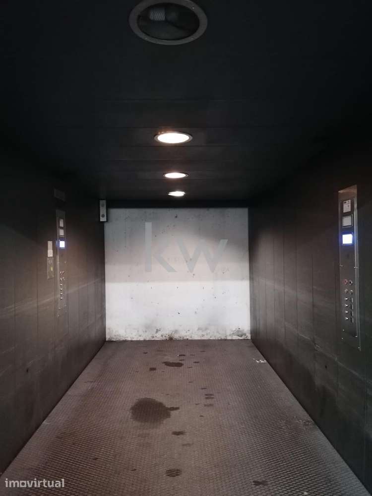 Vende-se lugar de estacionamento, com 12,5m2, na Av. Columbano Bordalo - Grande imagem: 5/6
