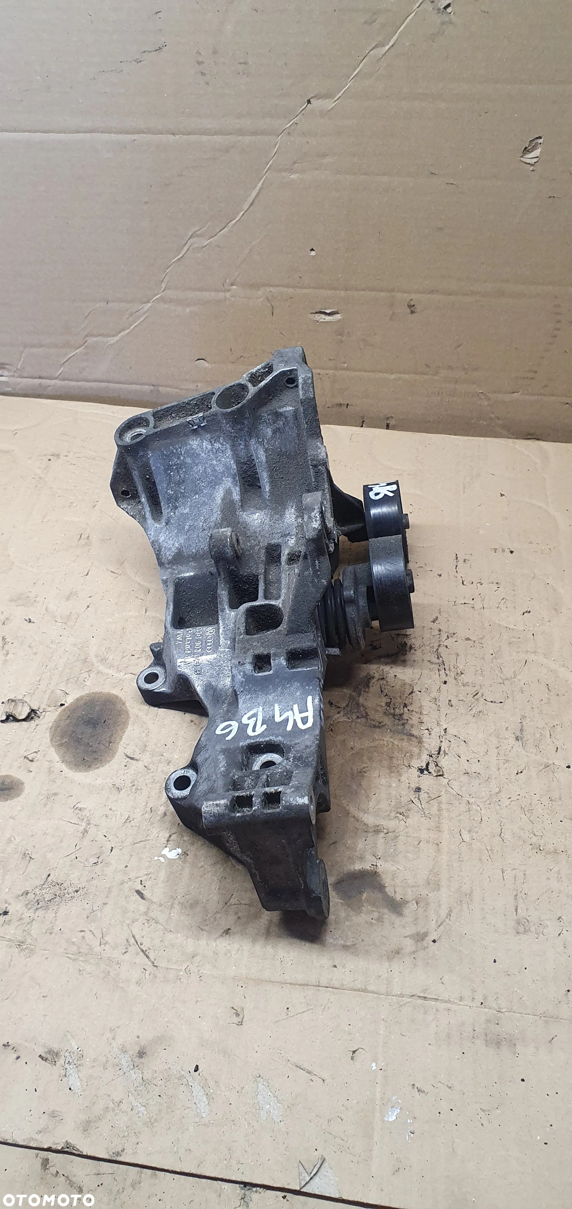 Podstawa łapa alternatora Audi A4 B6 1.9 TDI 036903143B - 3