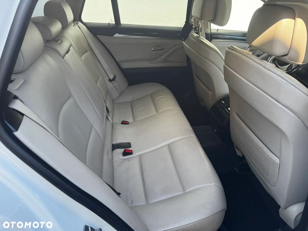 BMW Seria 5 520d xDrive - 7