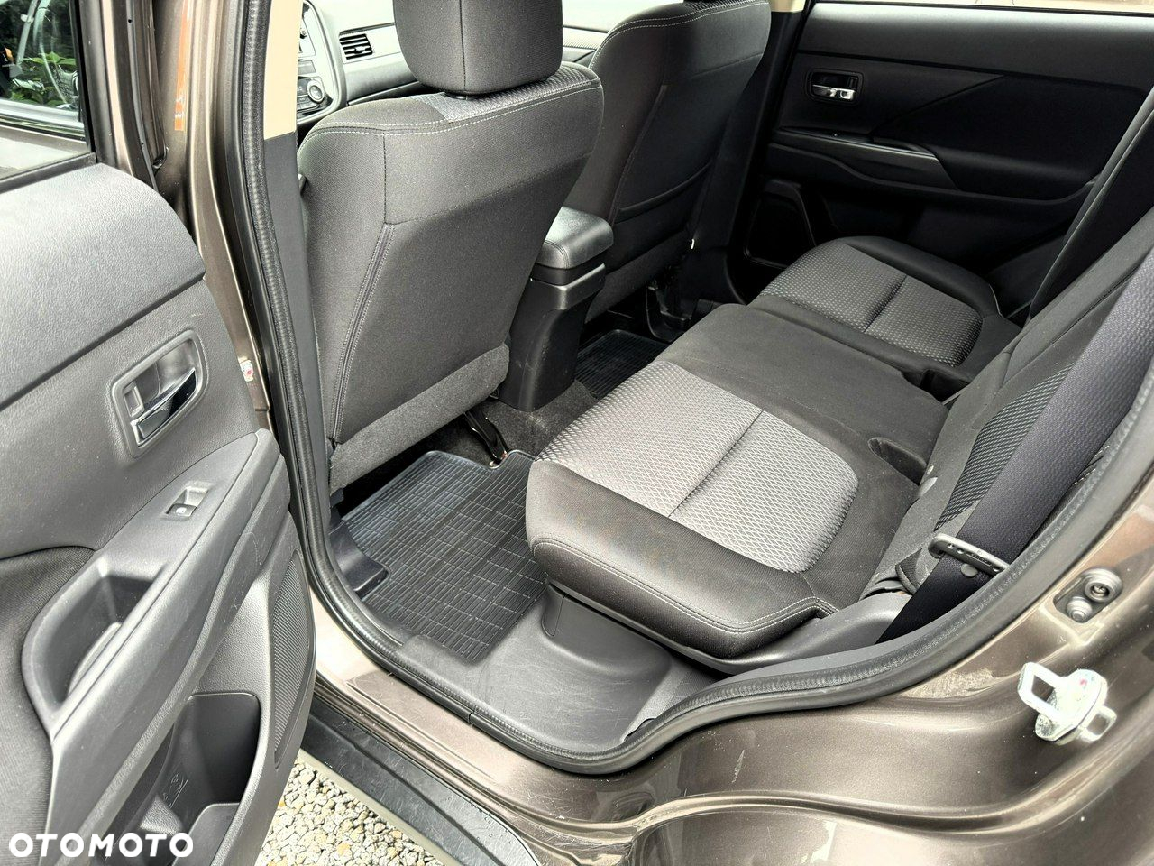 Mitsubishi Outlander 2.0 Intense + 4WD CVT - 27