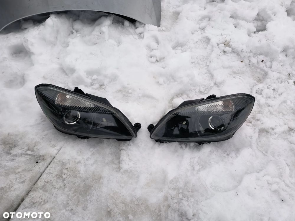 Skoda Fabia 2 Lift roomster Lampa przód przednia prawa lewa soczewka - 1