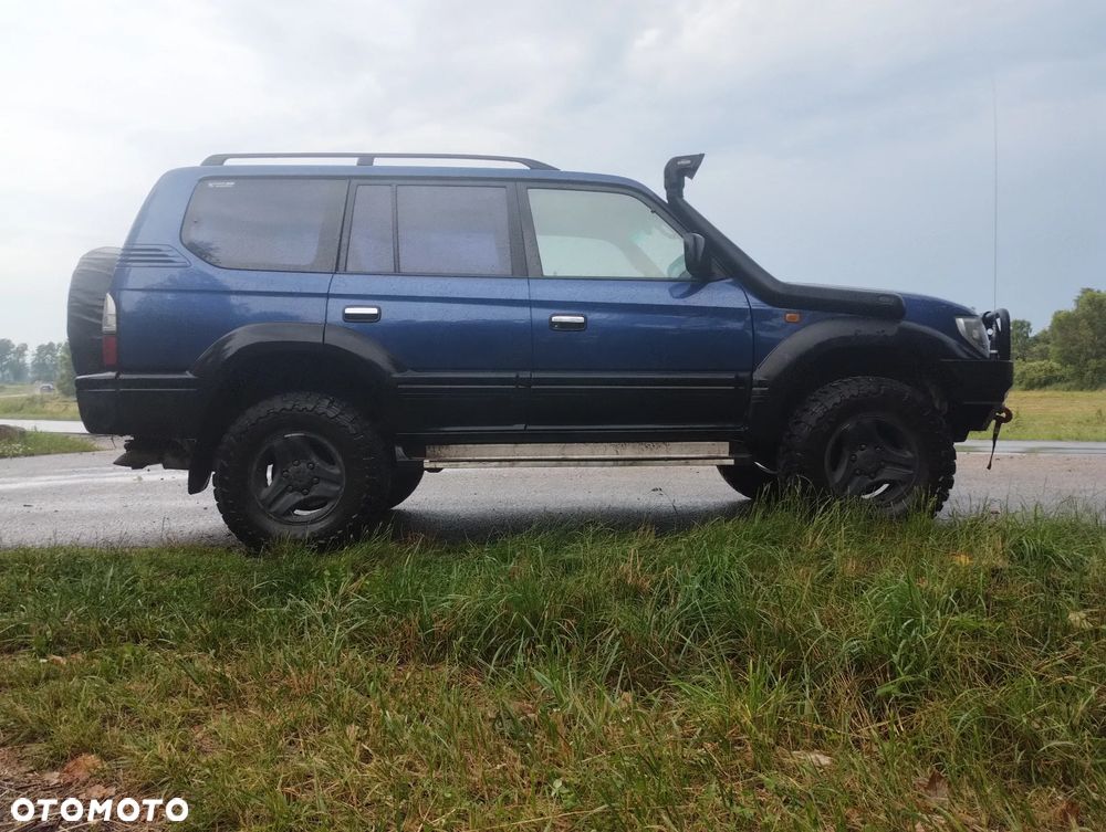 Toyota Land Cruiser - 1