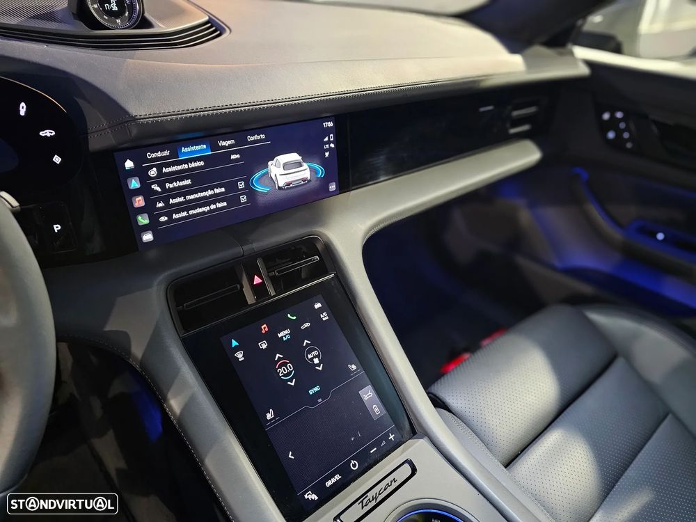 Porsche Taycan Cross Turismo 4 - 22