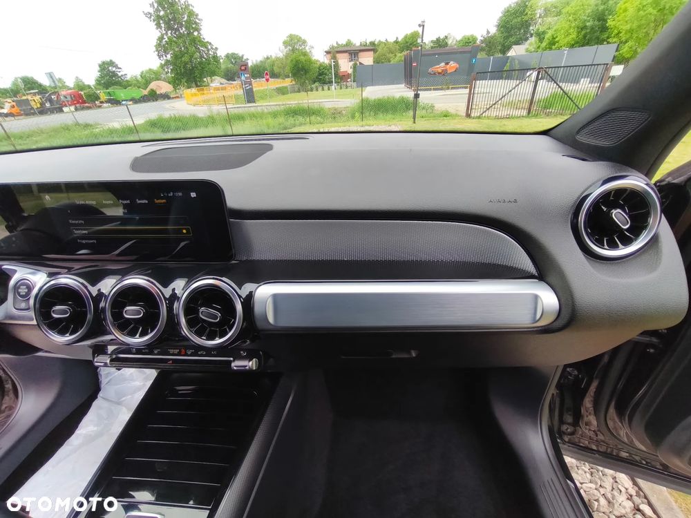 Mercedes-Benz GLB - 30