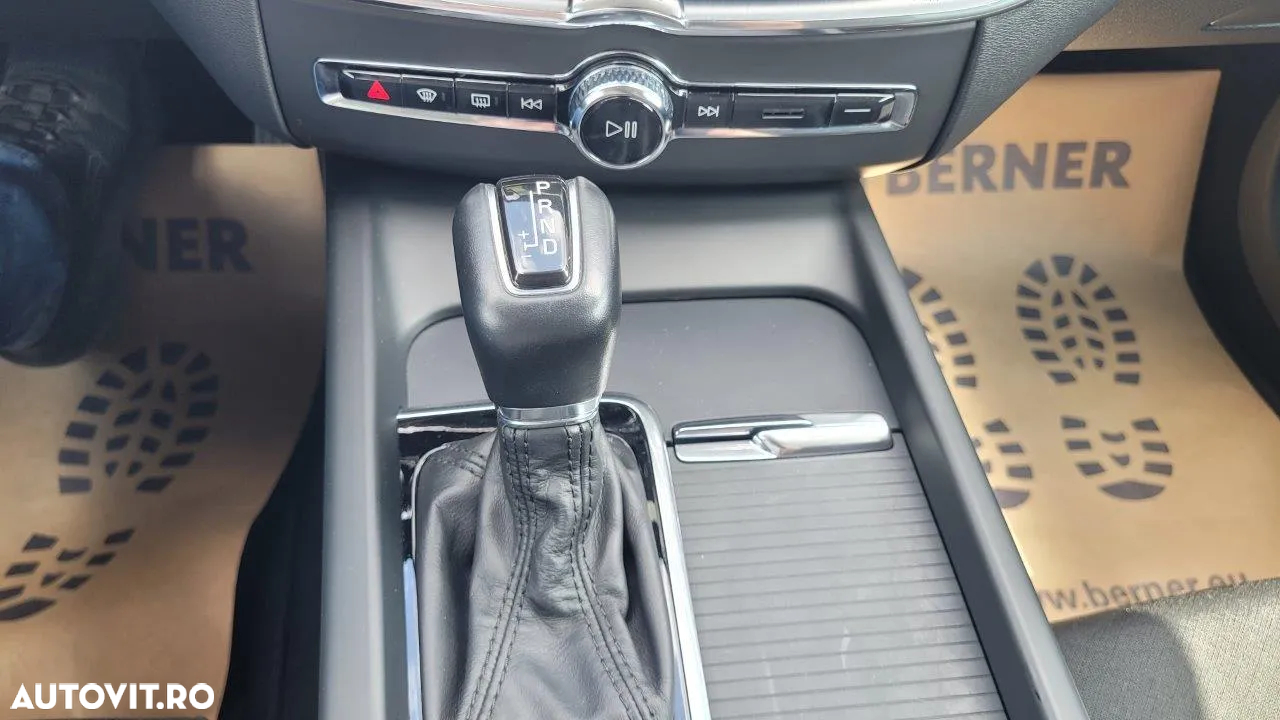 Volvo XC 60 D4 AWD Momentum - 33