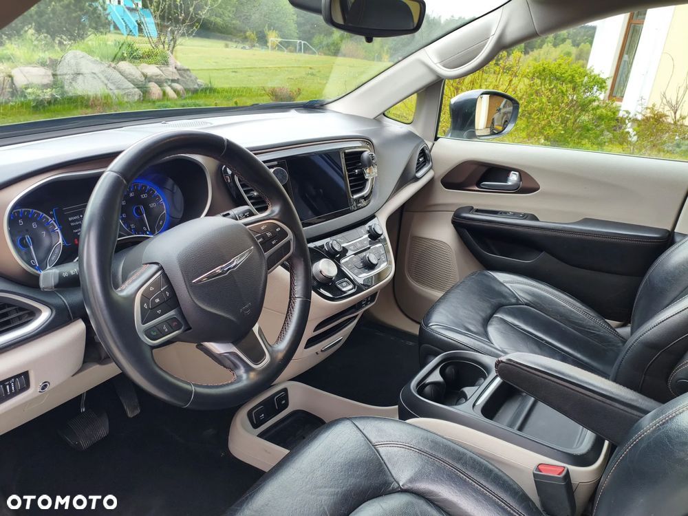 Chrysler Pacifica - 5