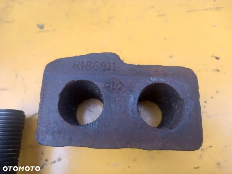 Podpora belki zaczepu polowego John Deere 7720 - 6