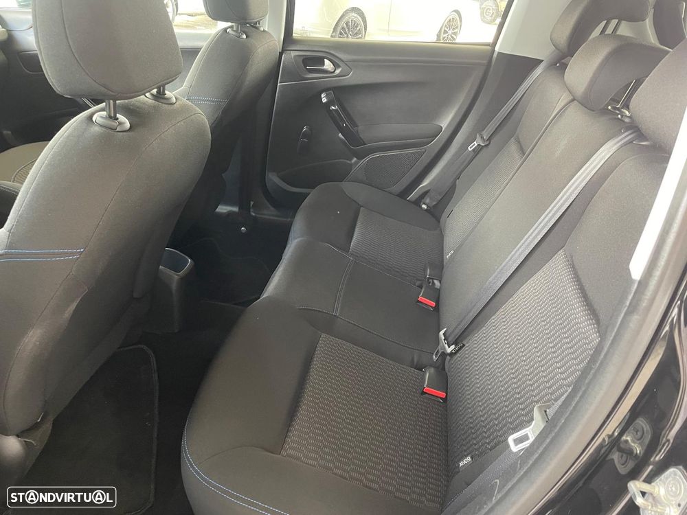 Peugeot 208 1.2 PureTech Style - 18