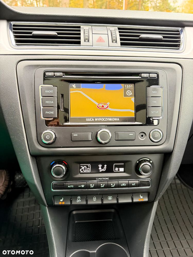 Skoda RAPID 1.4 TSI Edition DSG - 23