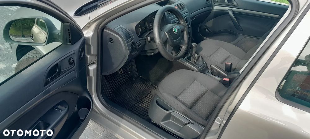 Skoda Octavia 1.6 - 6