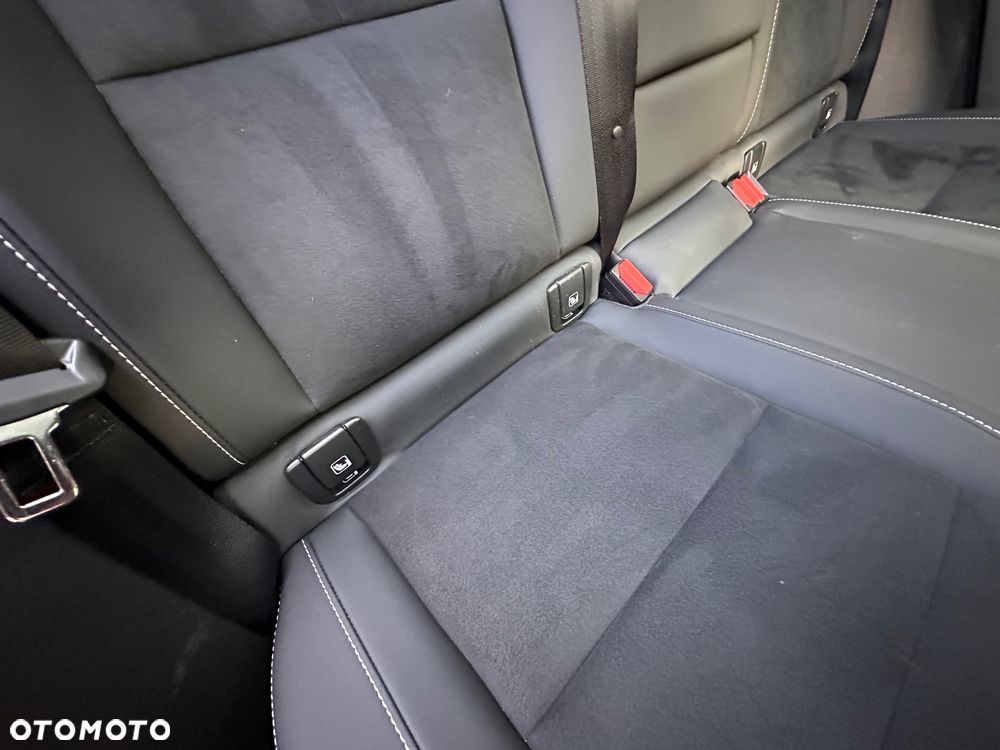 Volvo XC 40 B3 Ultimate Dark - 20