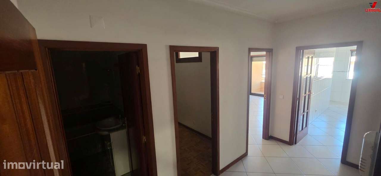 Apartamento T1 com garagem fechada em Lamaçães - Grande imagem: 2/7