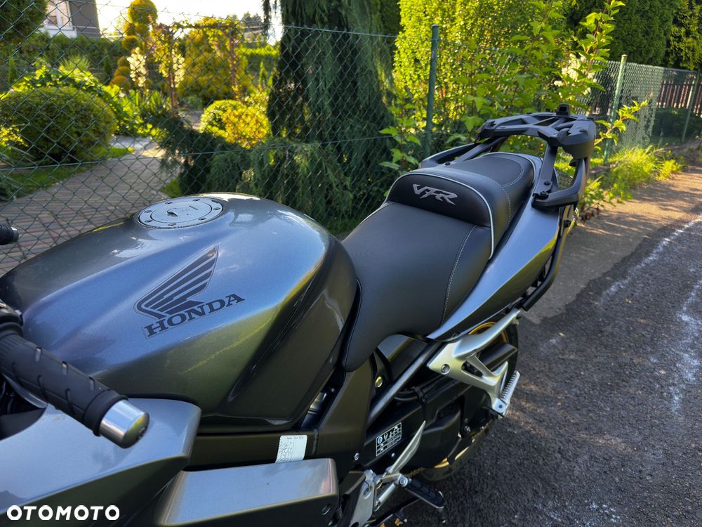 Honda VFR - 10