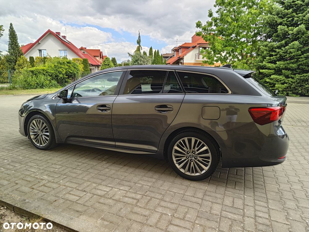 Toyota Avensis - 8