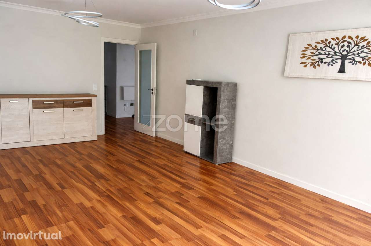 Apartamento T2+1 com terraço e garagem para arrendamento - Grande imagem: 3/18