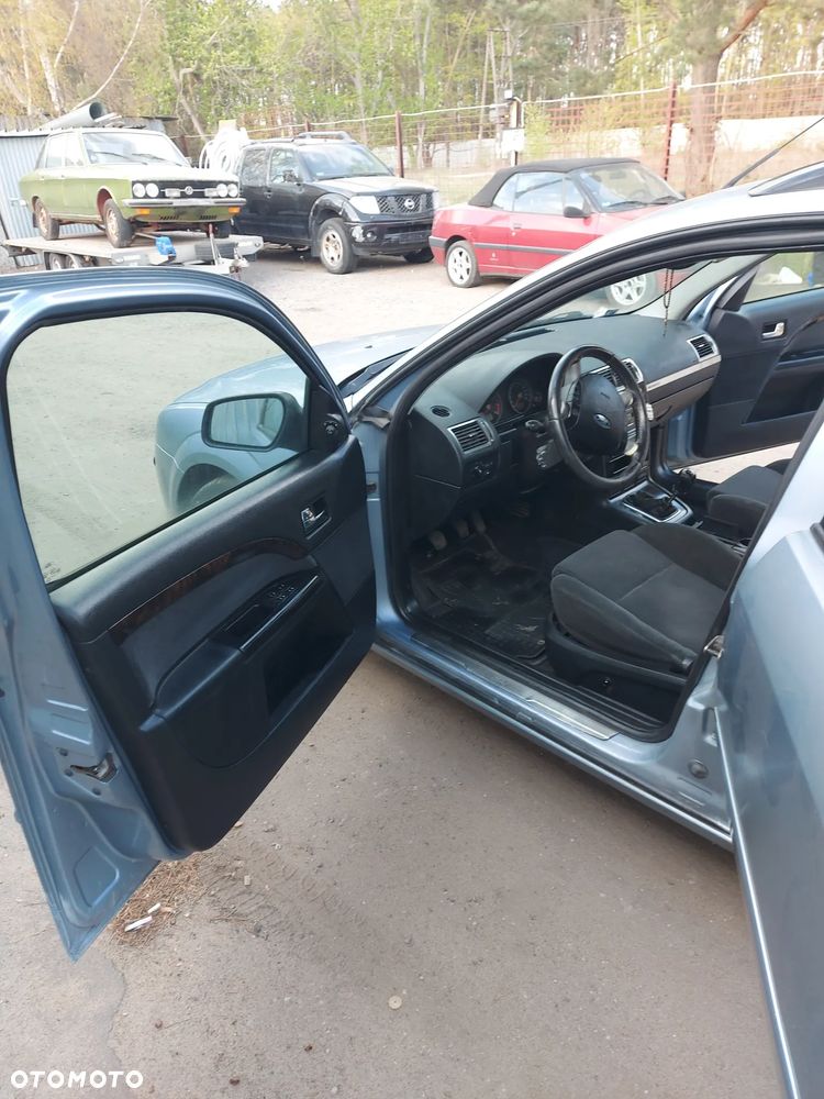 Ford Mondeo 2.0 Ghia - 9