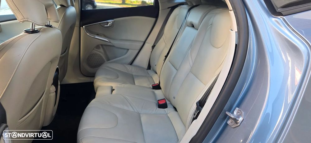 Volvo V40 Cross Country 2.0 D3 Summum - 8