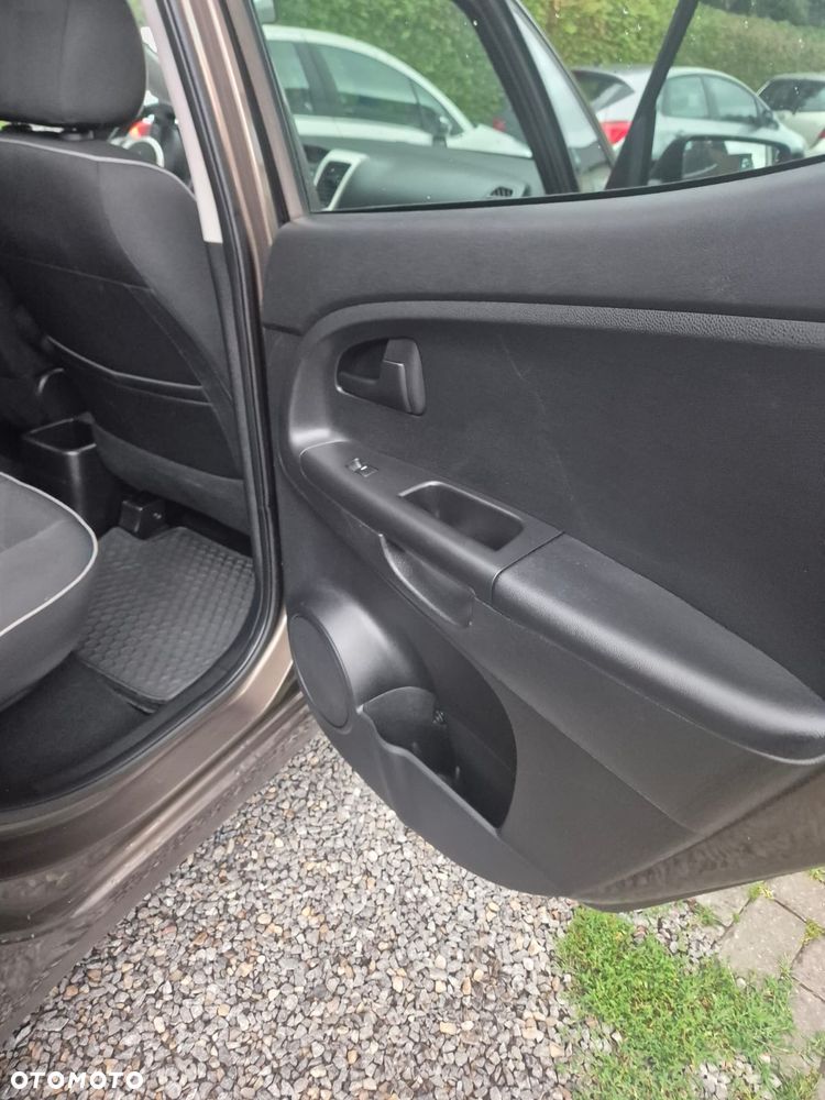 Kia Venga - 11