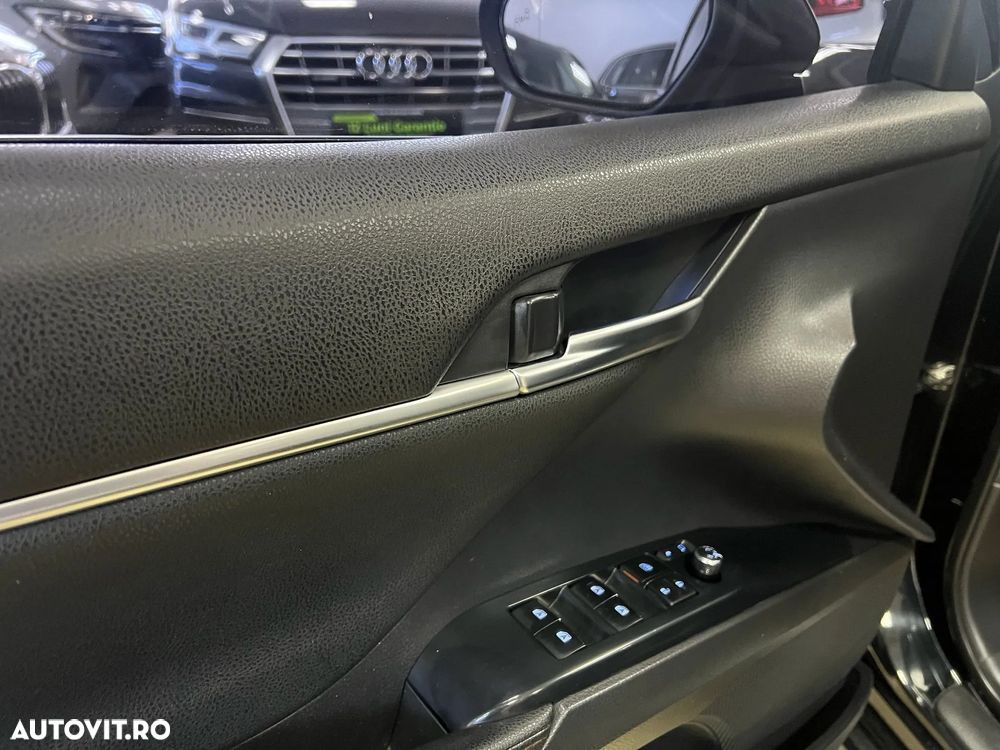 Toyota Camry Luxury - 20