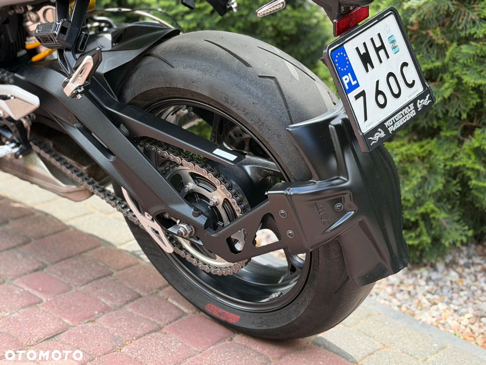 Triumph Street Triple - 20
