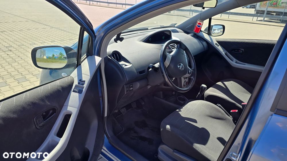 Toyota Yaris - 10
