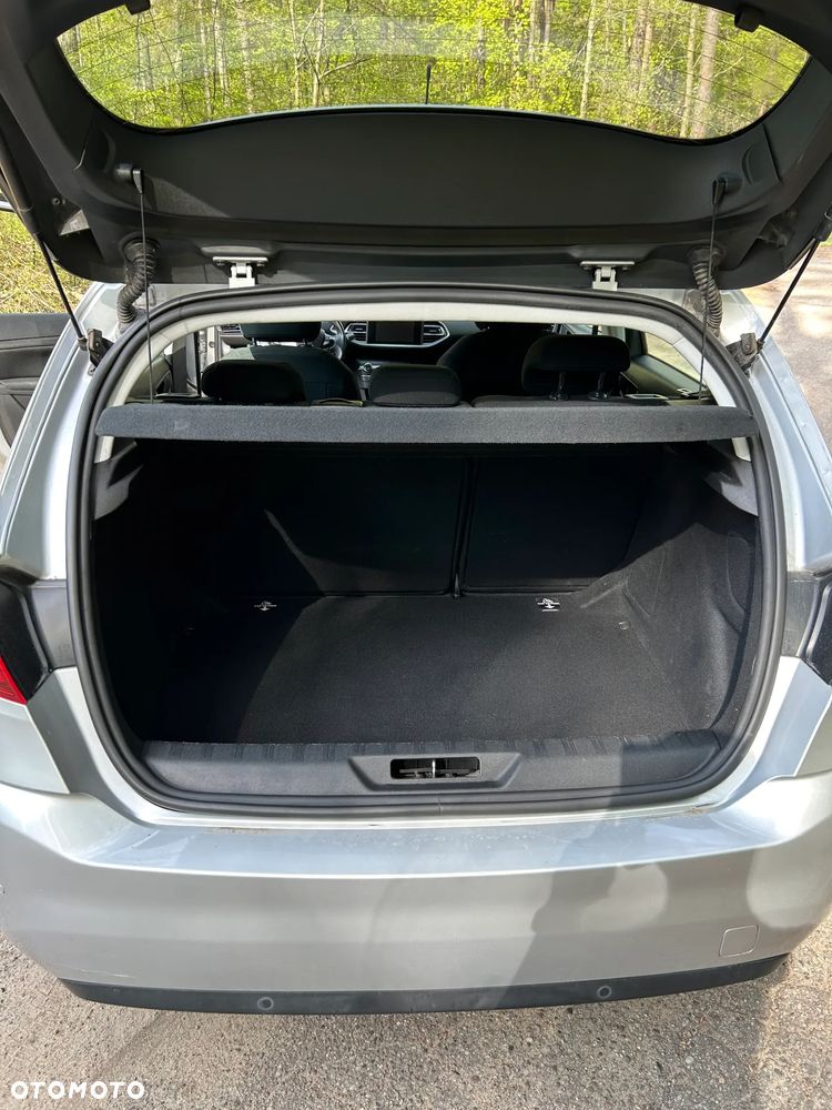 Peugeot 308 - 8