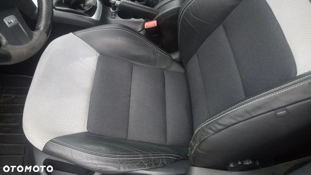 Skoda Octavia Combi 2.0 TDI CR DPF RS - 23
