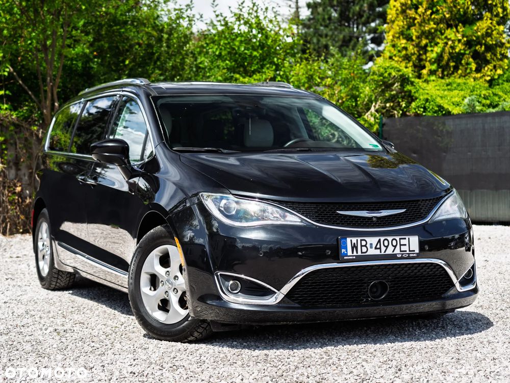 Chrysler Pacifica - 3