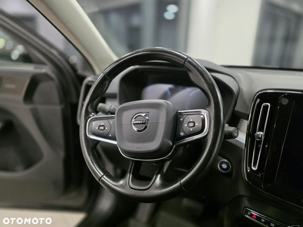 Volvo XC 40 D4 AWD Geartronic Momentum Pro - 28