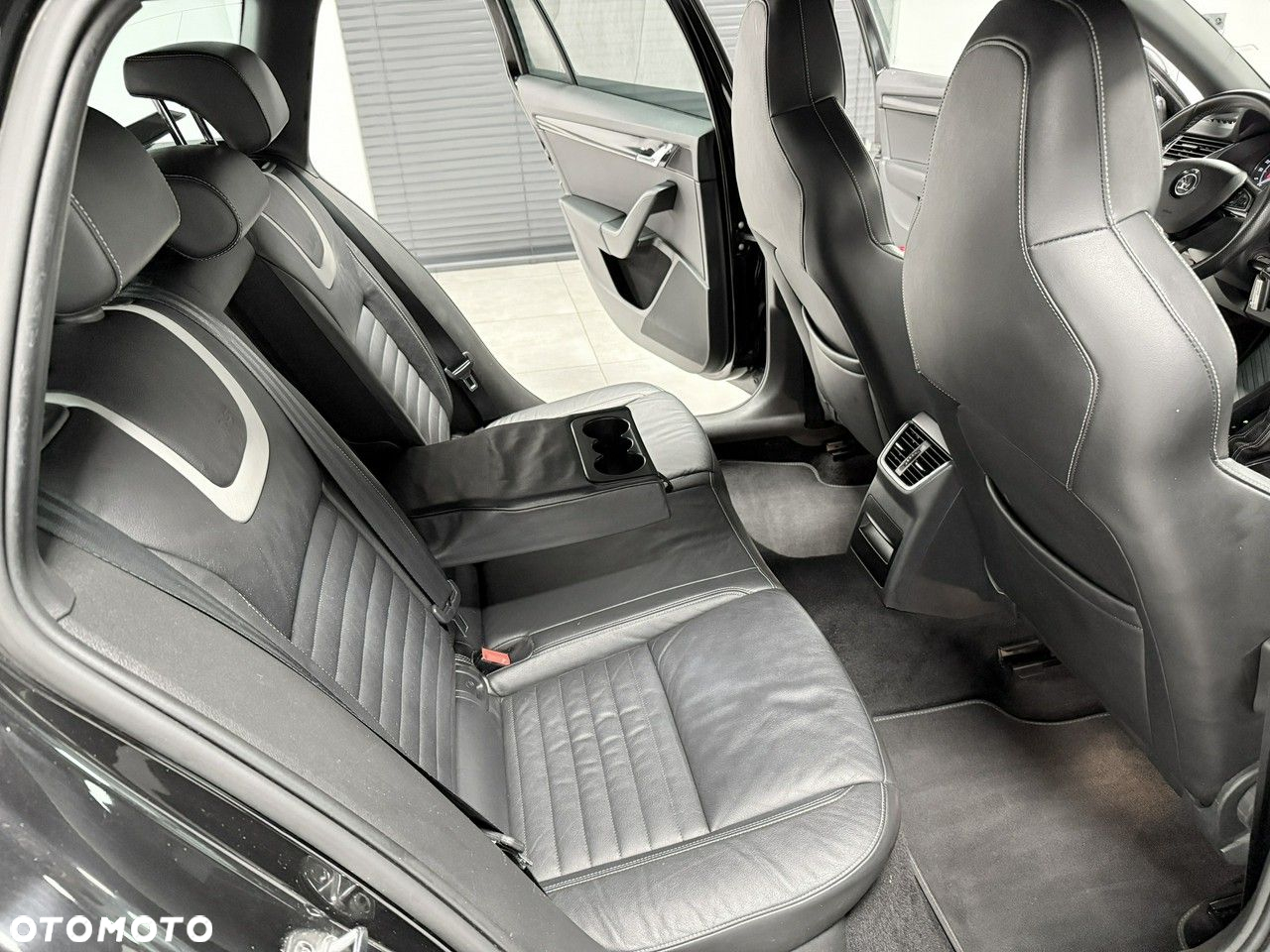 Skoda Octavia 2.0 TDI RS DSG - 27