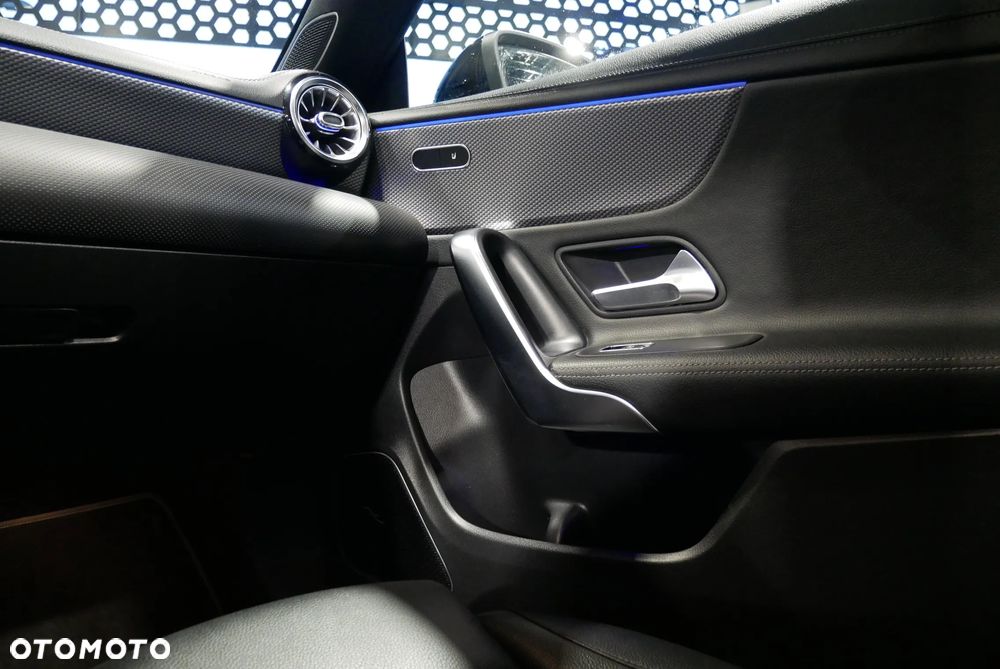 Mercedes-Benz CLA 200 7G-DCT Progressive - 25